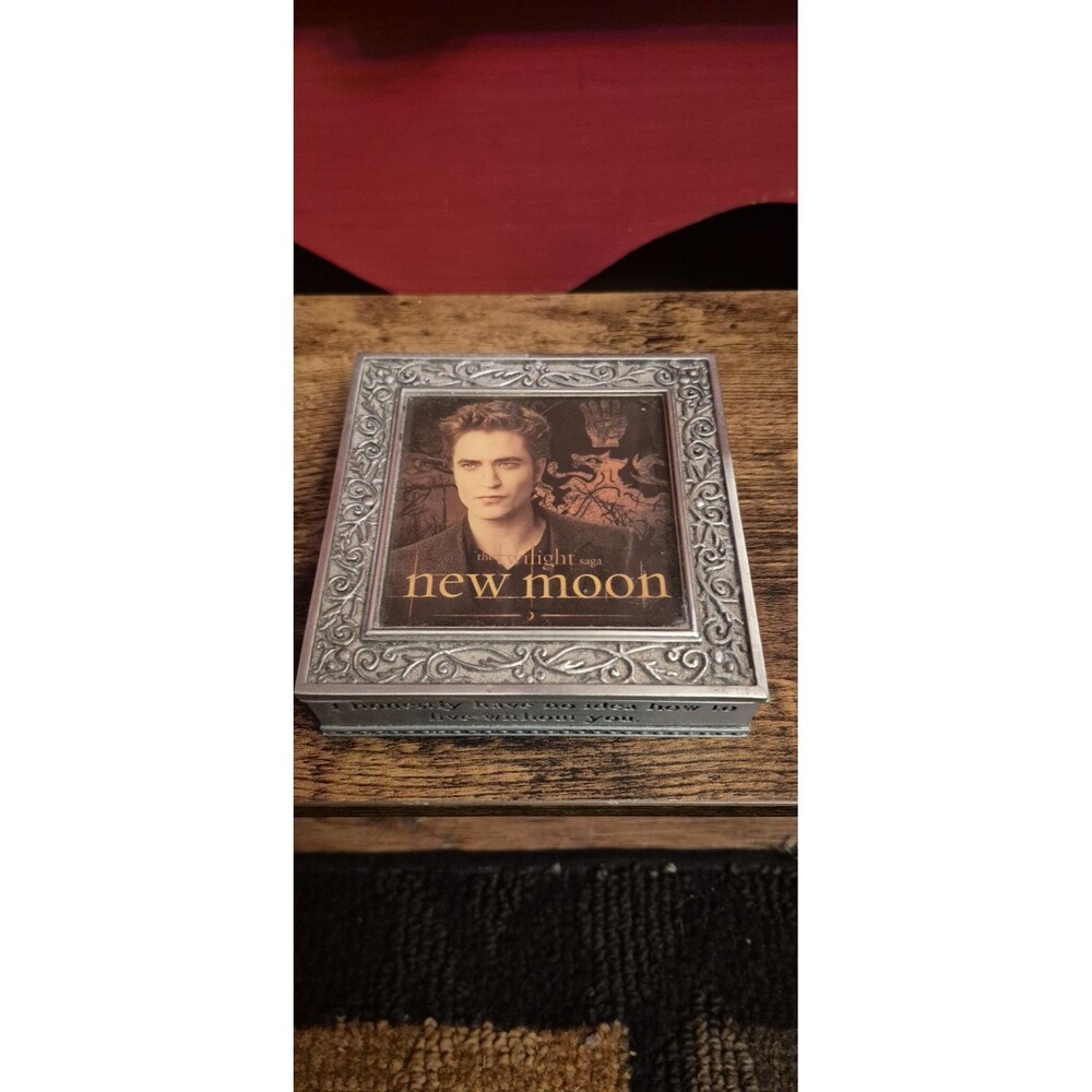 Twilight Edward Cullen from New Moon Pewter Jewelry Box Collectible 4.5” EUC